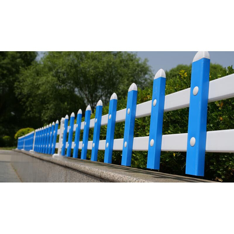 塑鋼PVC草坪護欄 美觀實用的戶外隔離解決方案